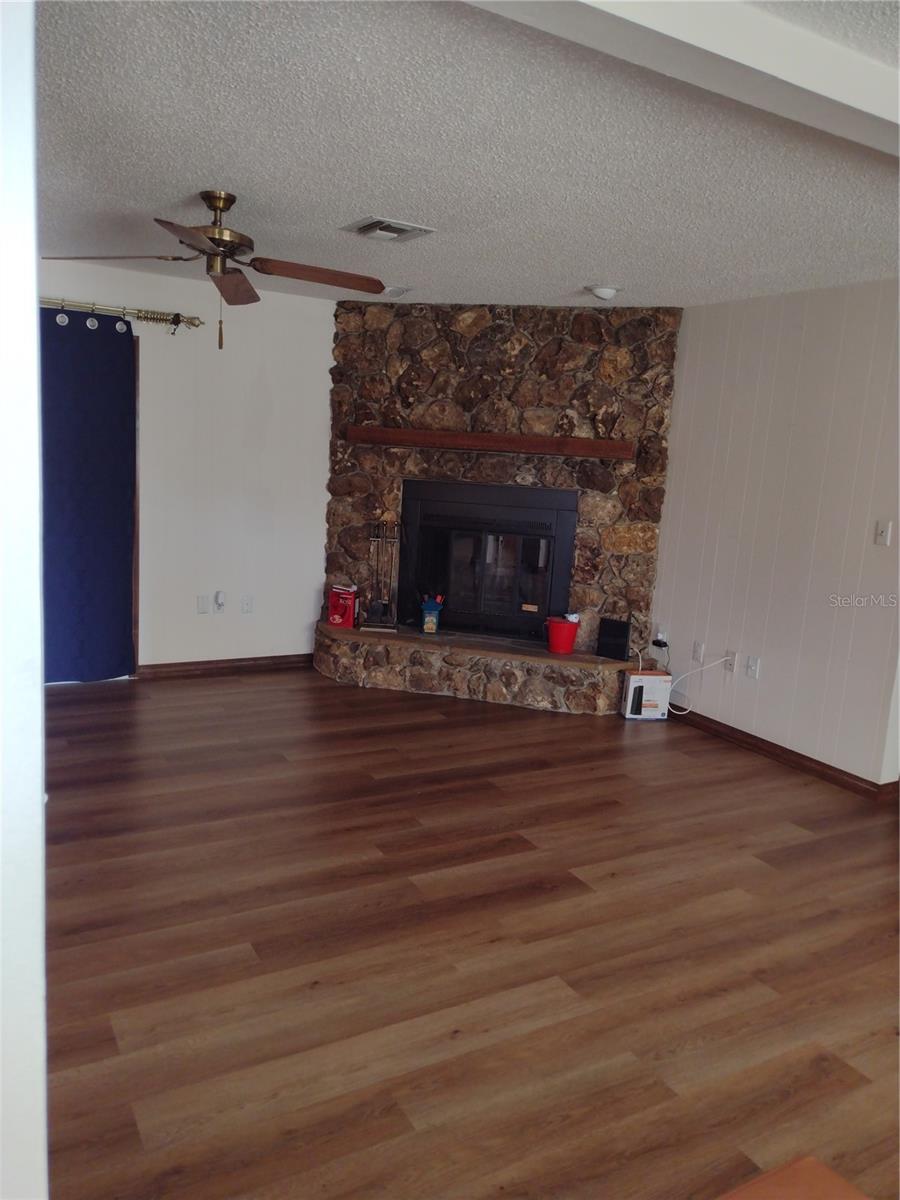 Image 6 of 26 For 35025 Raintree Drive