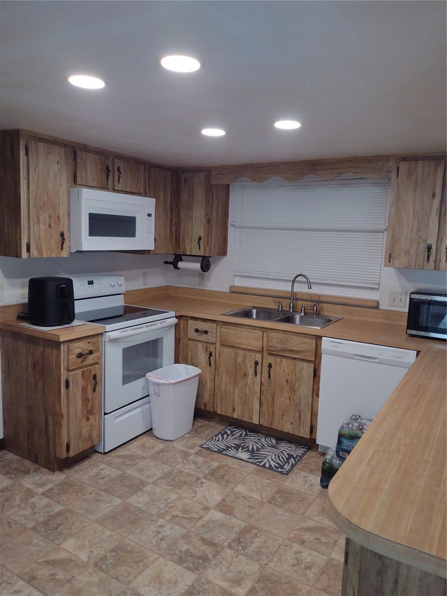 Image 9 of 26 For 35025 Raintree Drive