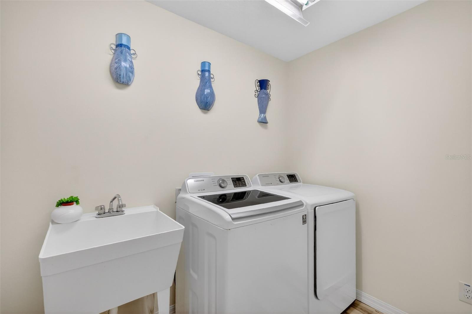 Image 28 of 37 For 2973 Kramer Court