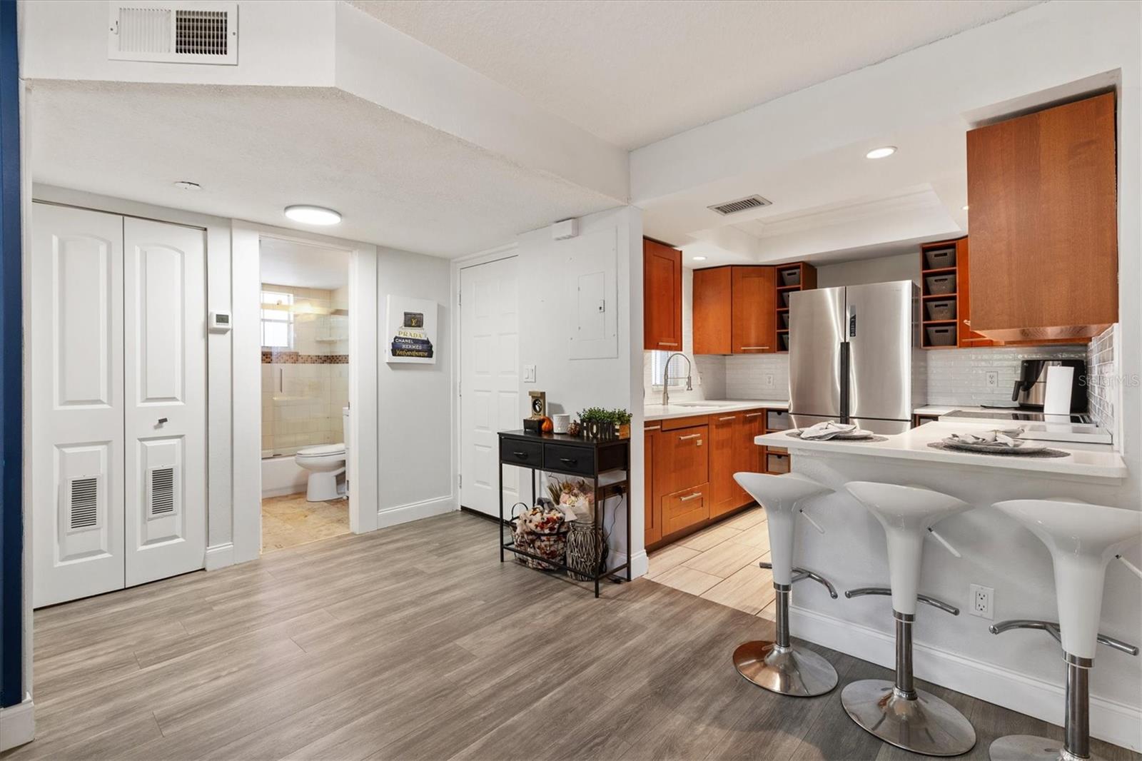 Image 6 of 21 For 454 Fairways Circle B204