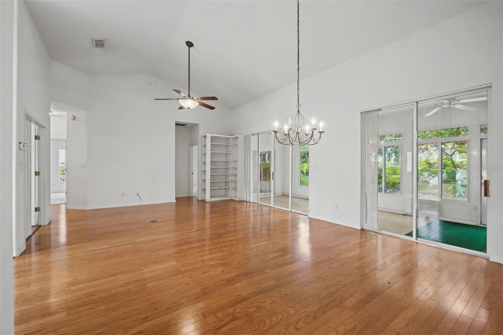 Image 7 of 29 For 25245 Quail Croft Place