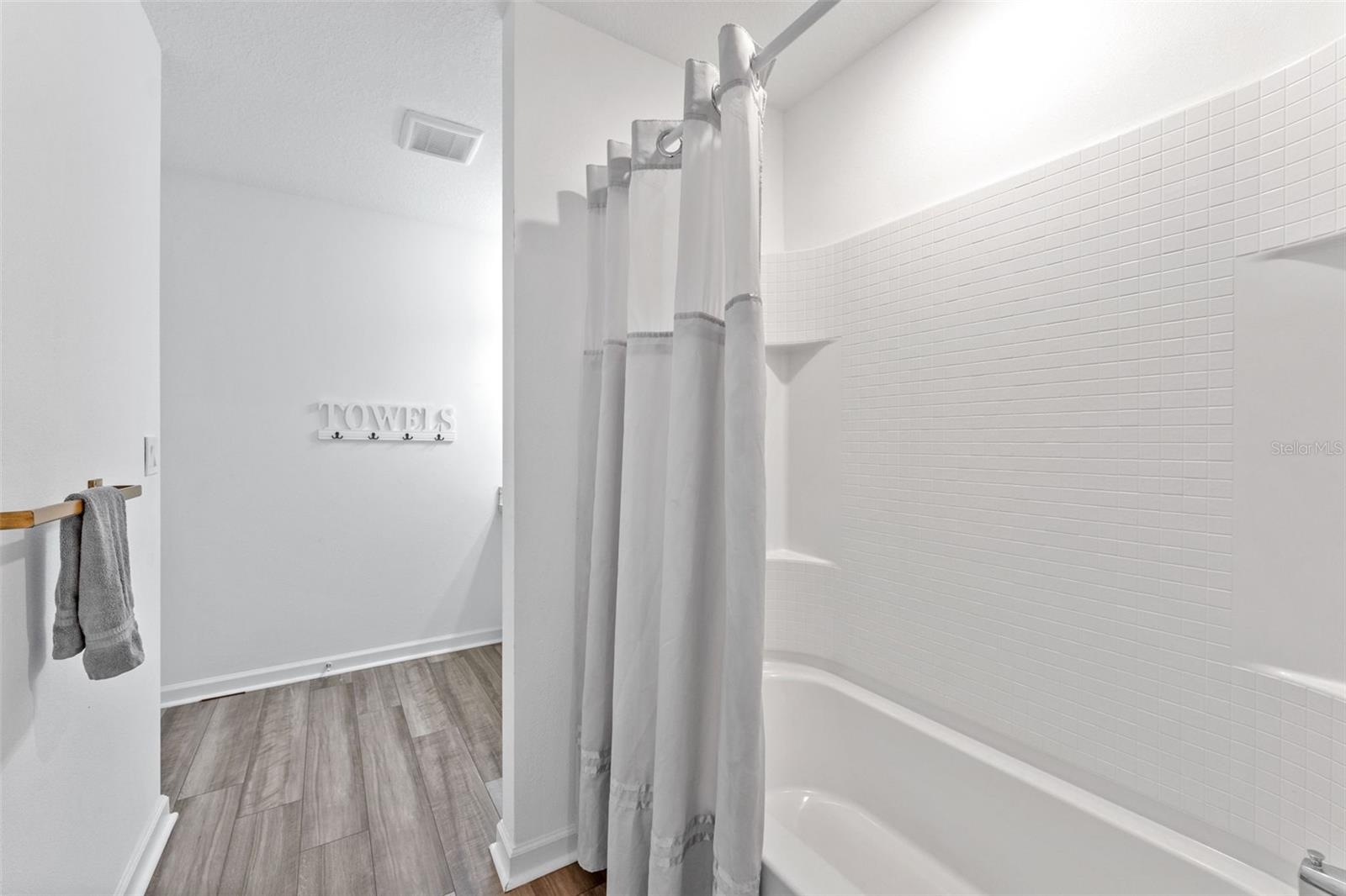 Image 26 of 47 For 11530 Adam Lee Way