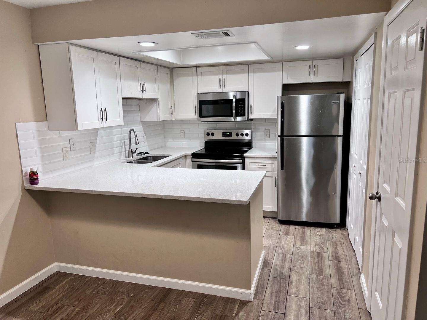 Image 3 of 12 For 162 Windtree Lane 204