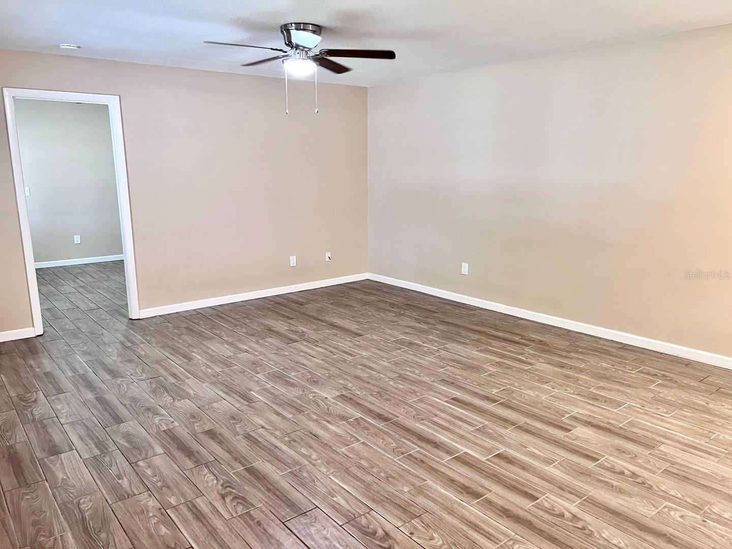 Image 4 of 12 For 162 Windtree Lane 204