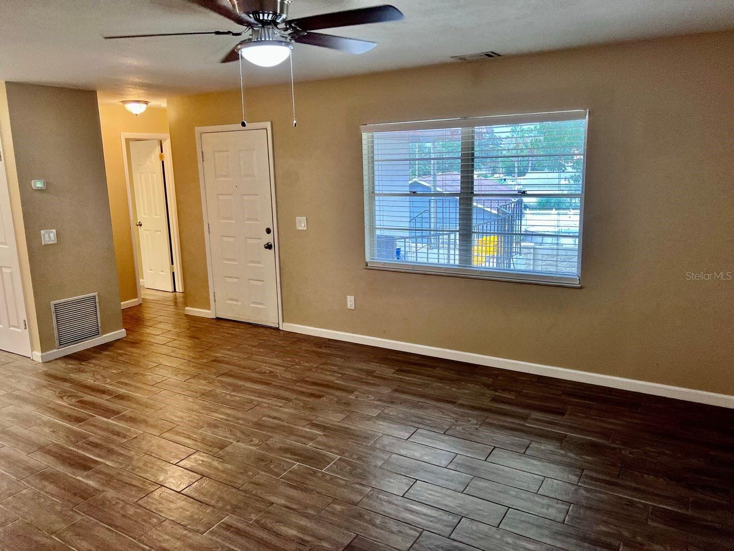 Image 9 of 12 For 162 Windtree Lane 204