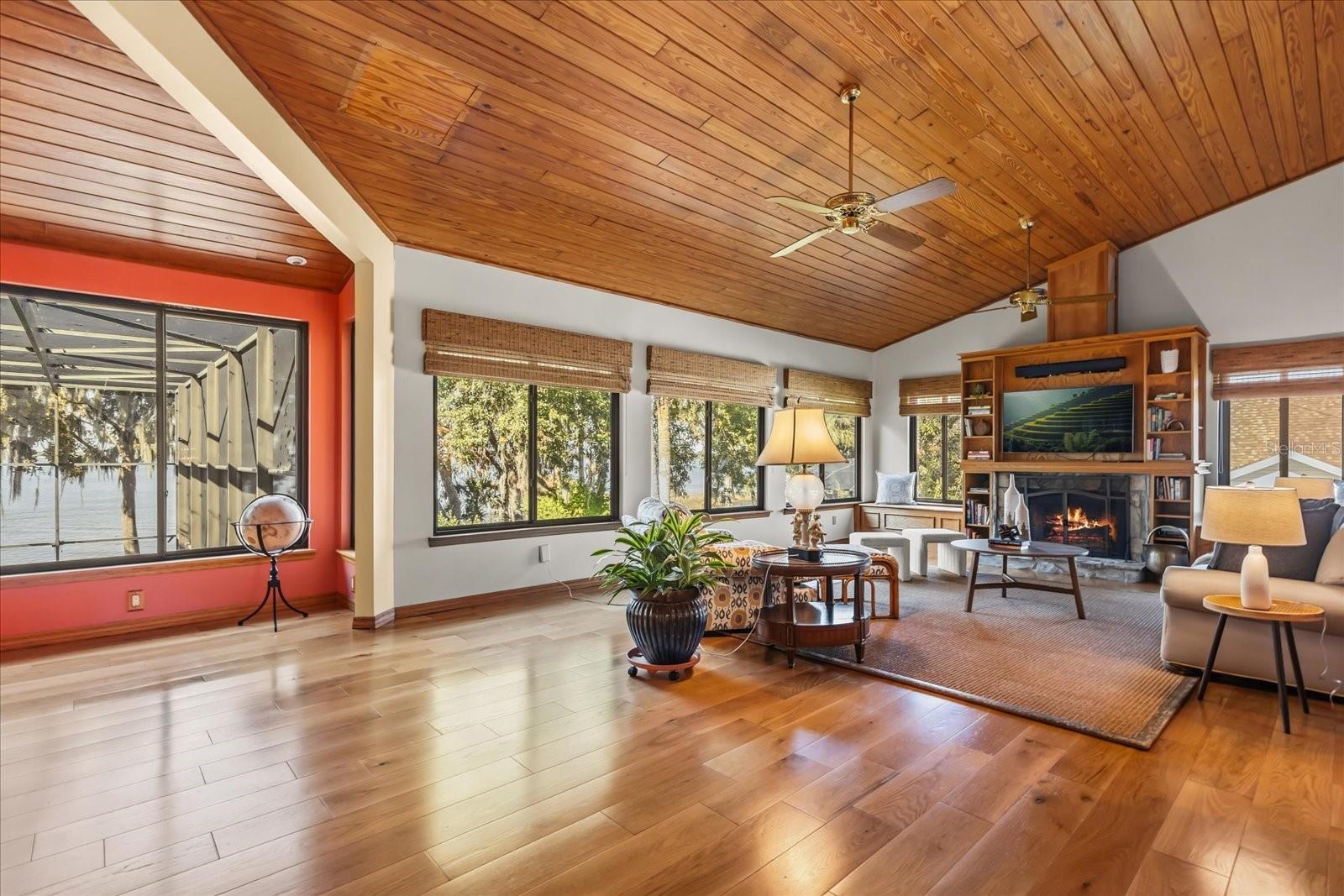 Image 12 of 58 For 15815 Acorn Circle