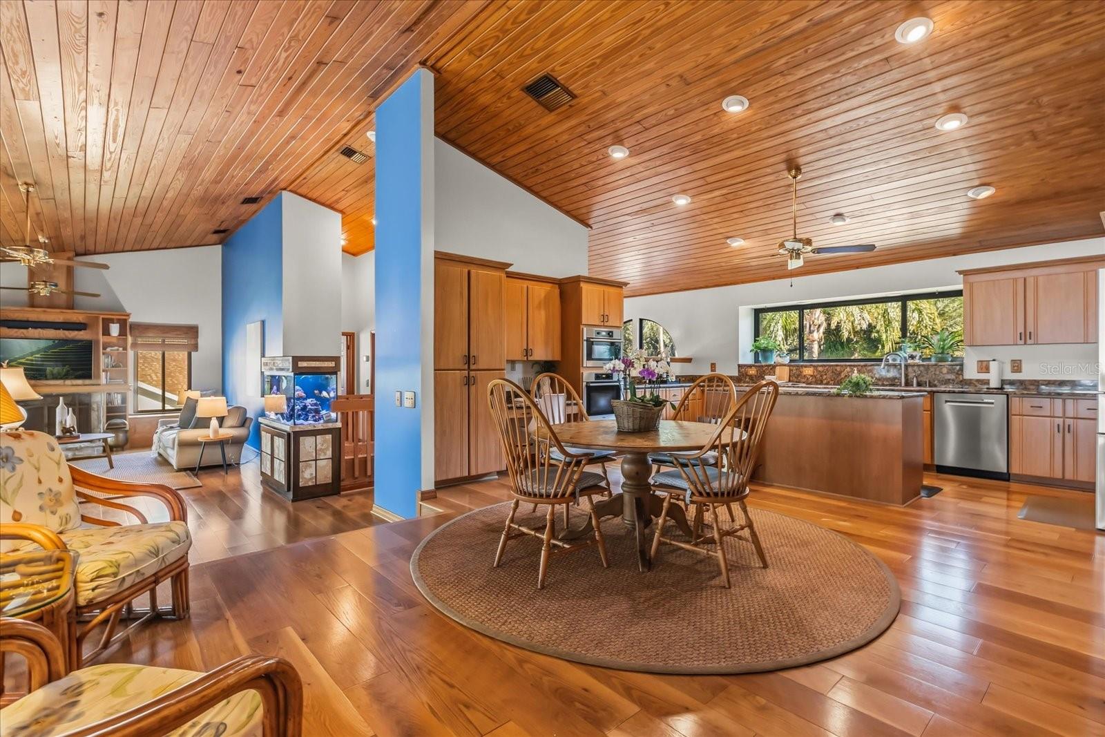 Image 16 of 58 For 15815 Acorn Circle