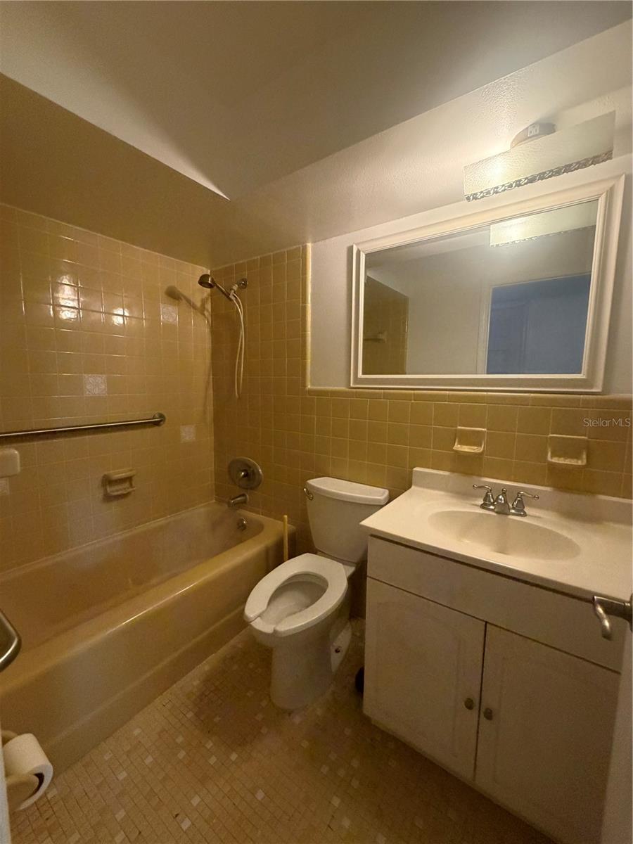 Image 18 of 24 For 15340 Mallory Lane