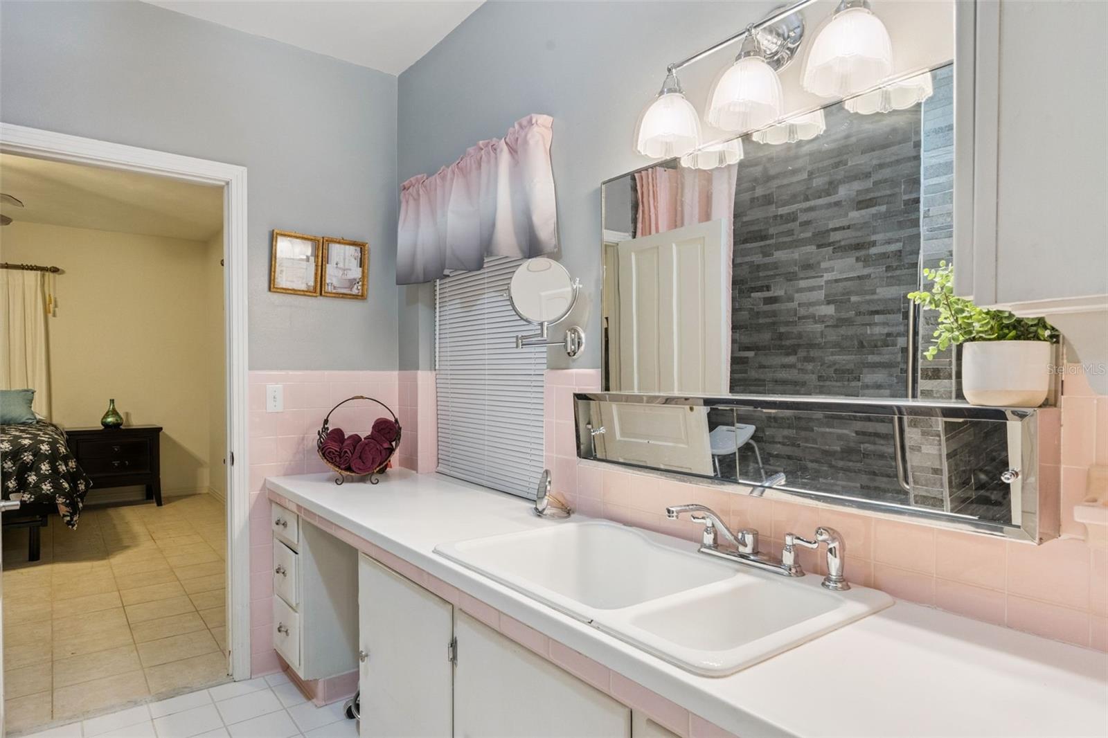 Image 20 of 40 For 27 Center Street