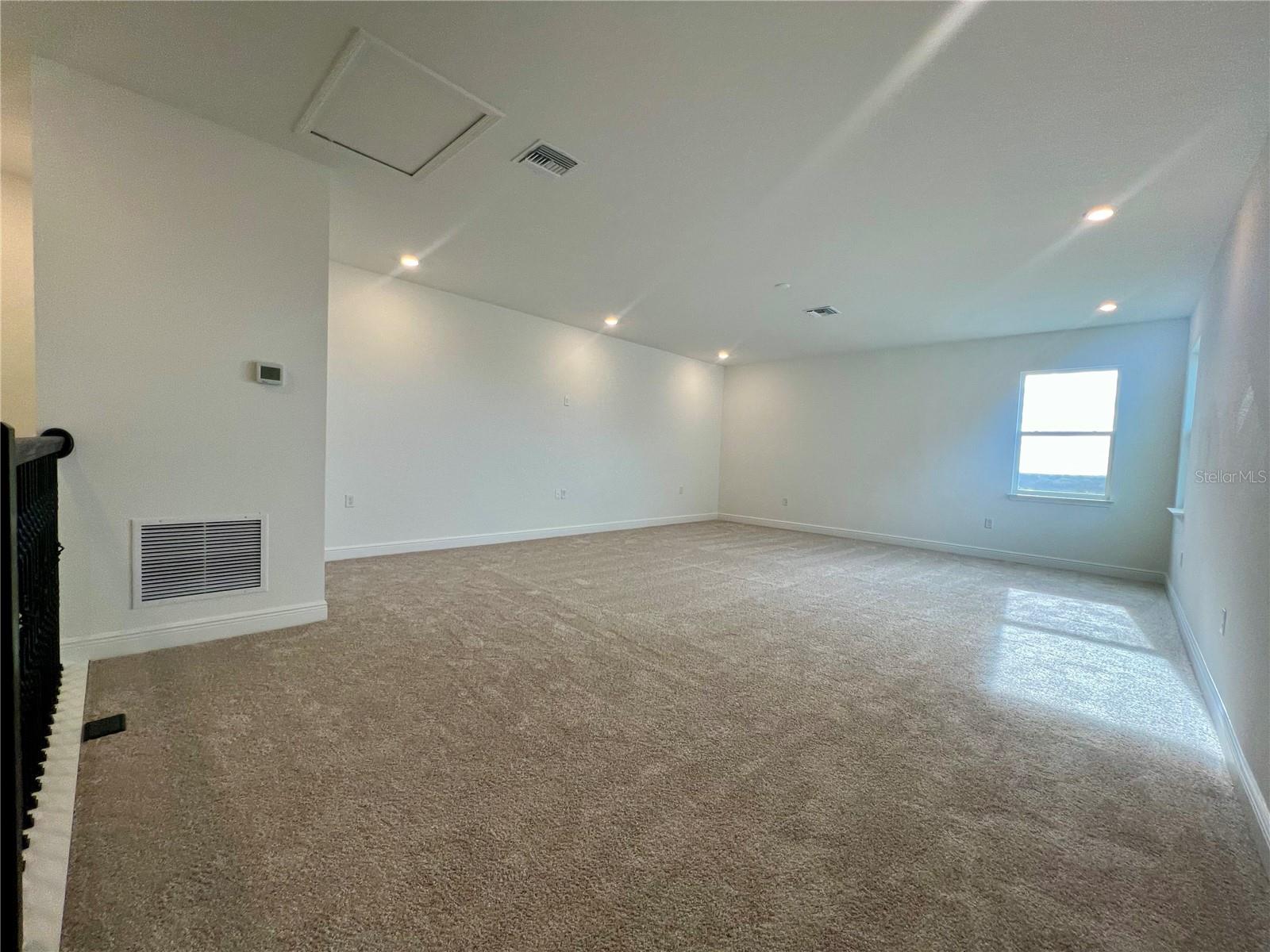 Image 18 of 19 For 2099 Maverick Drive