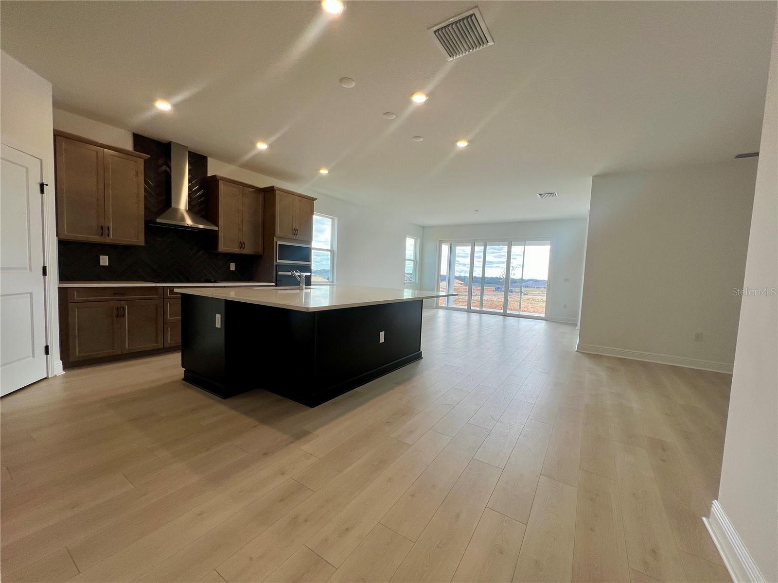 Image 4 of 19 For 2099 Maverick Drive