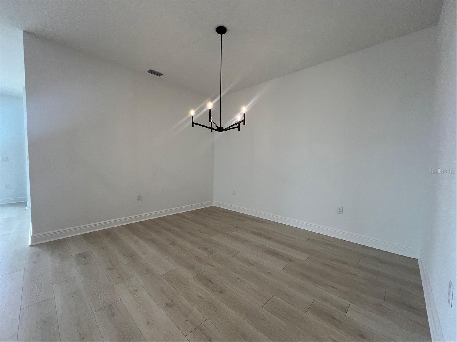 Image 8 of 19 For 2099 Maverick Drive