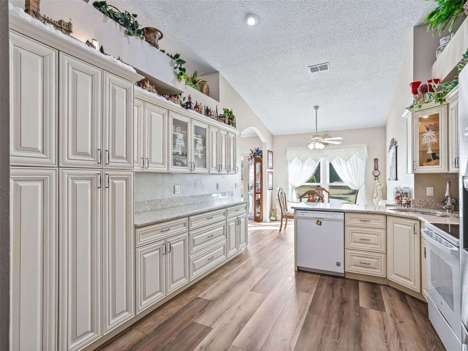 Image 26 of 61 For 1409 Meadow View Way