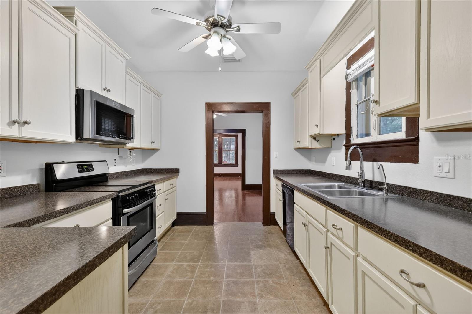 Image 11 of 37 For 1022 Donnelly Street