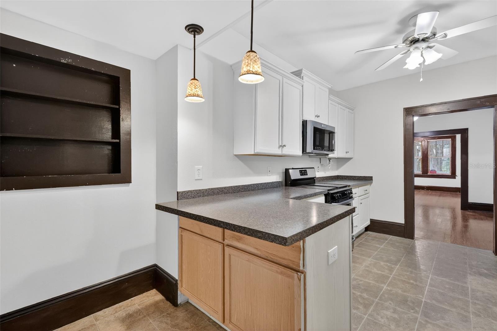 Image 12 of 37 For 1022 Donnelly Street