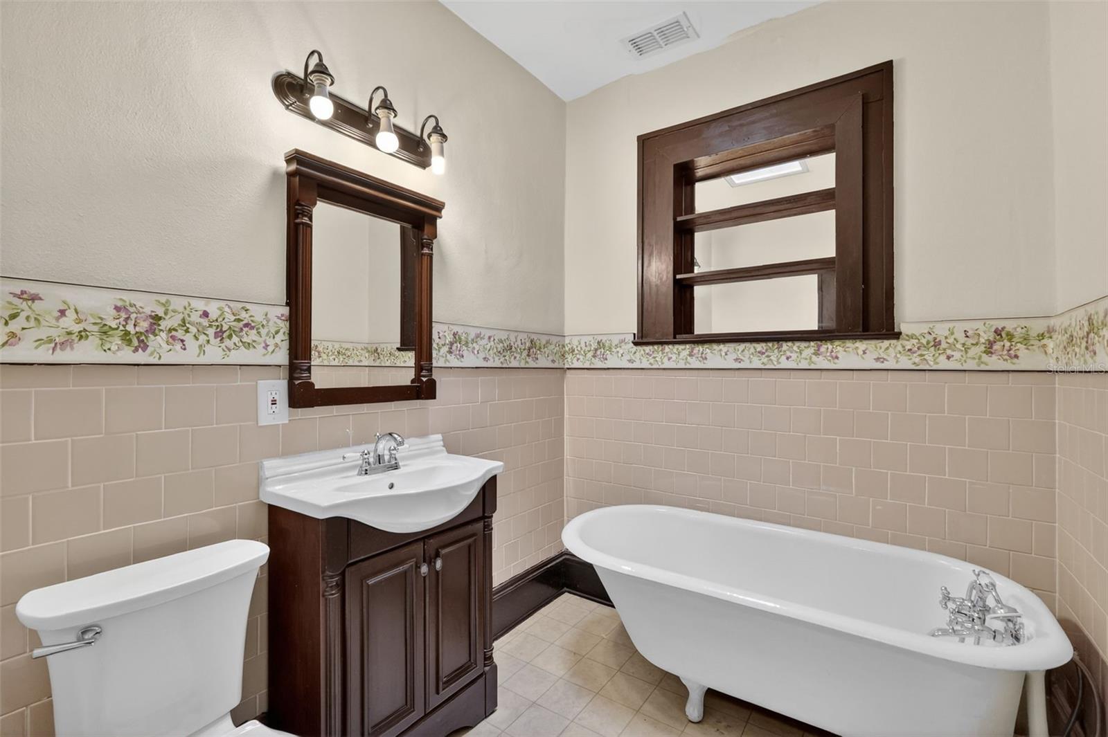 Image 20 of 37 For 1022 Donnelly Street