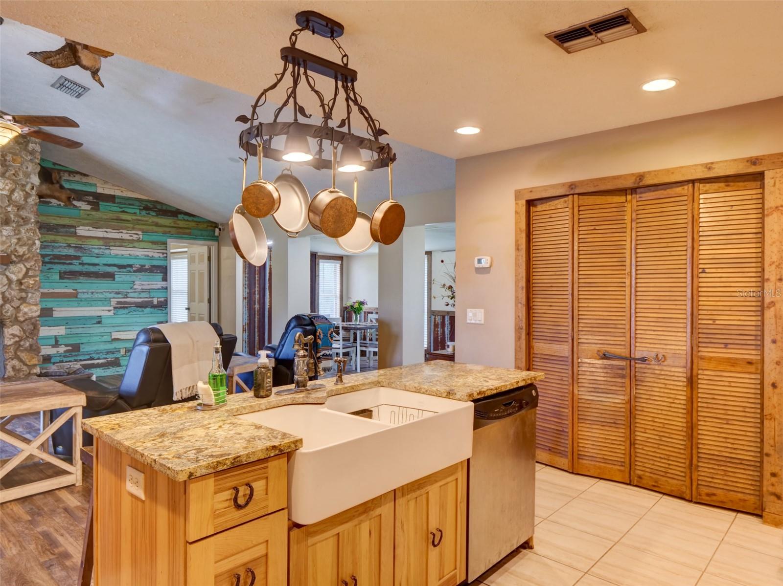 Image 16 of 60 For 1765 Cr 462  