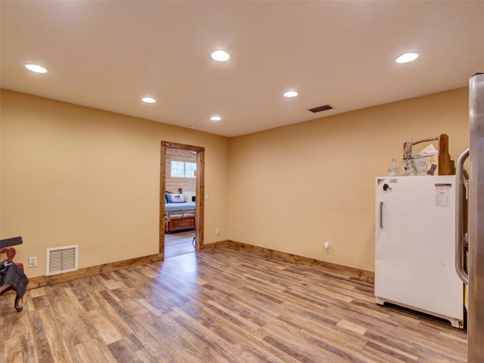 Image 23 of 60 For 1765 Cr 462  