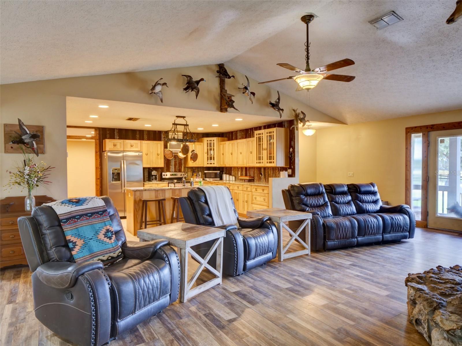 Image 4 of 60 For 1765 Cr 462  