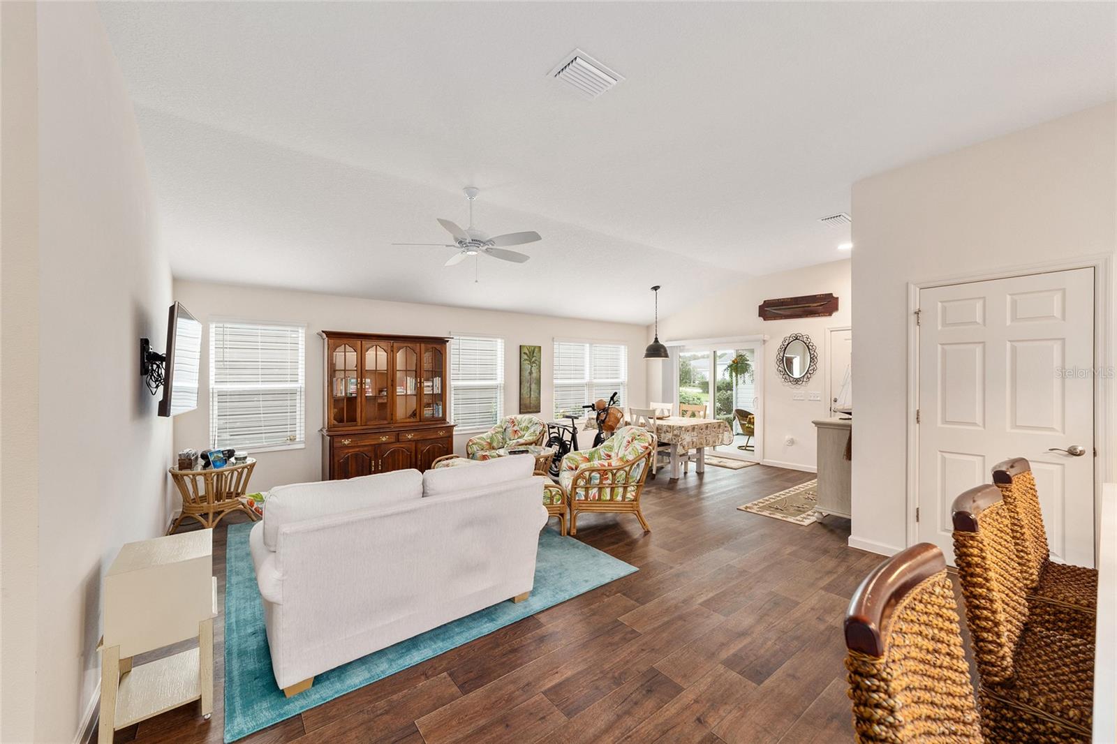 Image 11 of 32 For 972 Greg Terrace