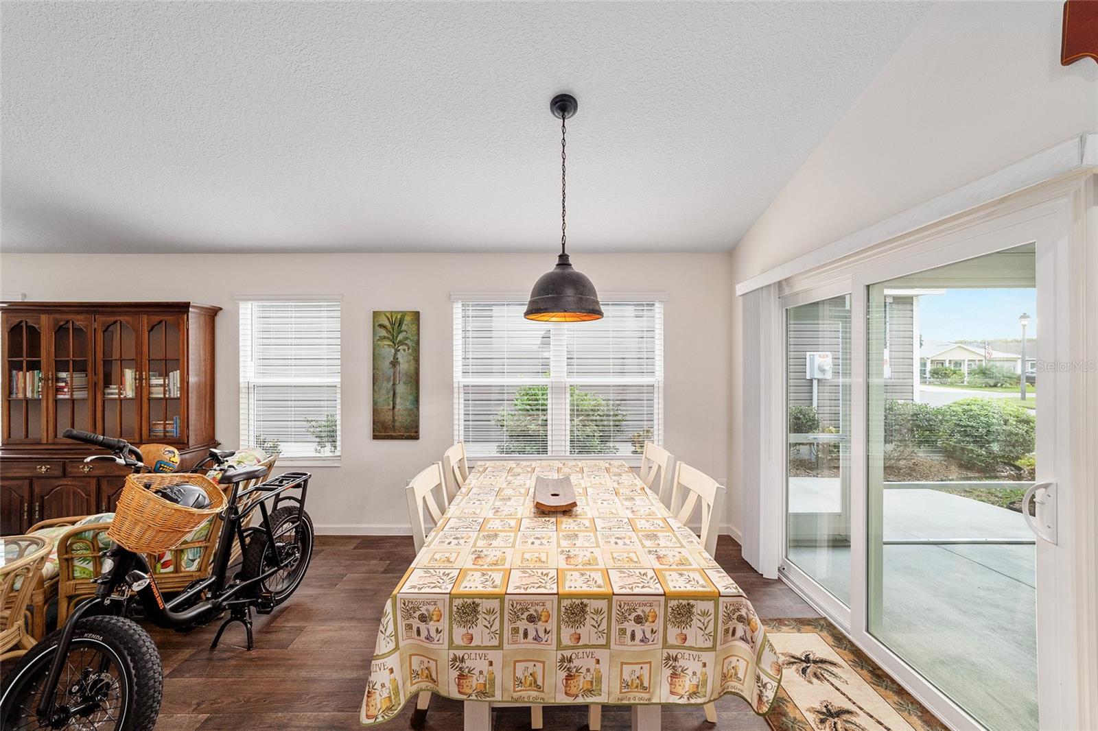 Image 12 of 32 For 972 Greg Terrace