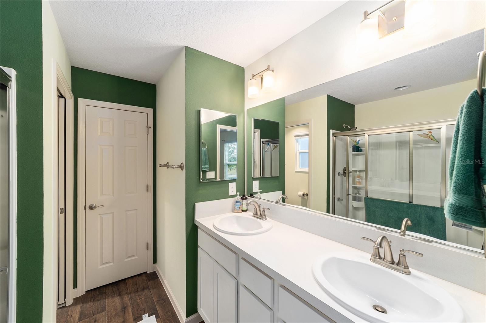 Image 22 of 32 For 972 Greg Terrace