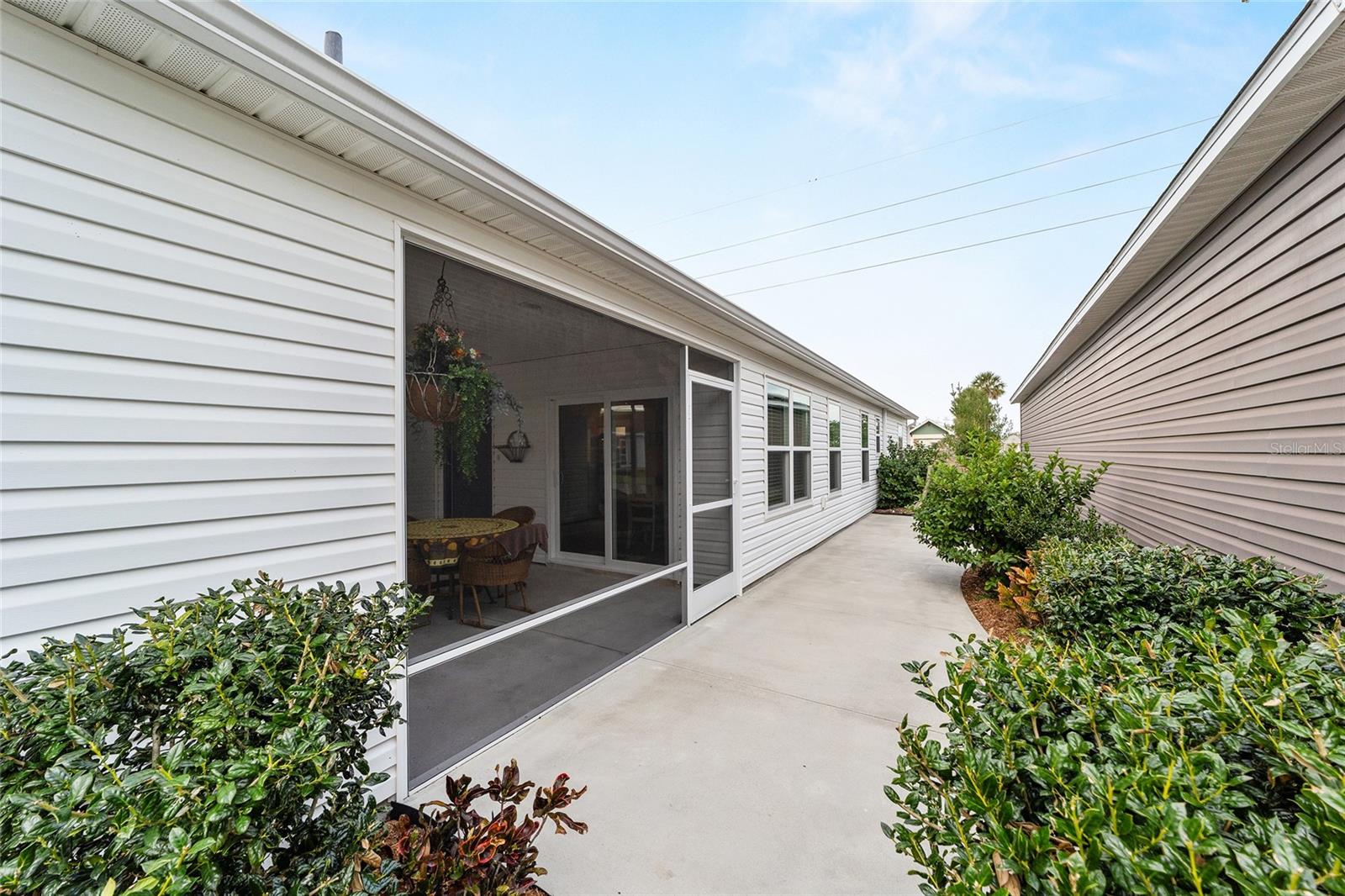 Image 28 of 32 For 972 Greg Terrace