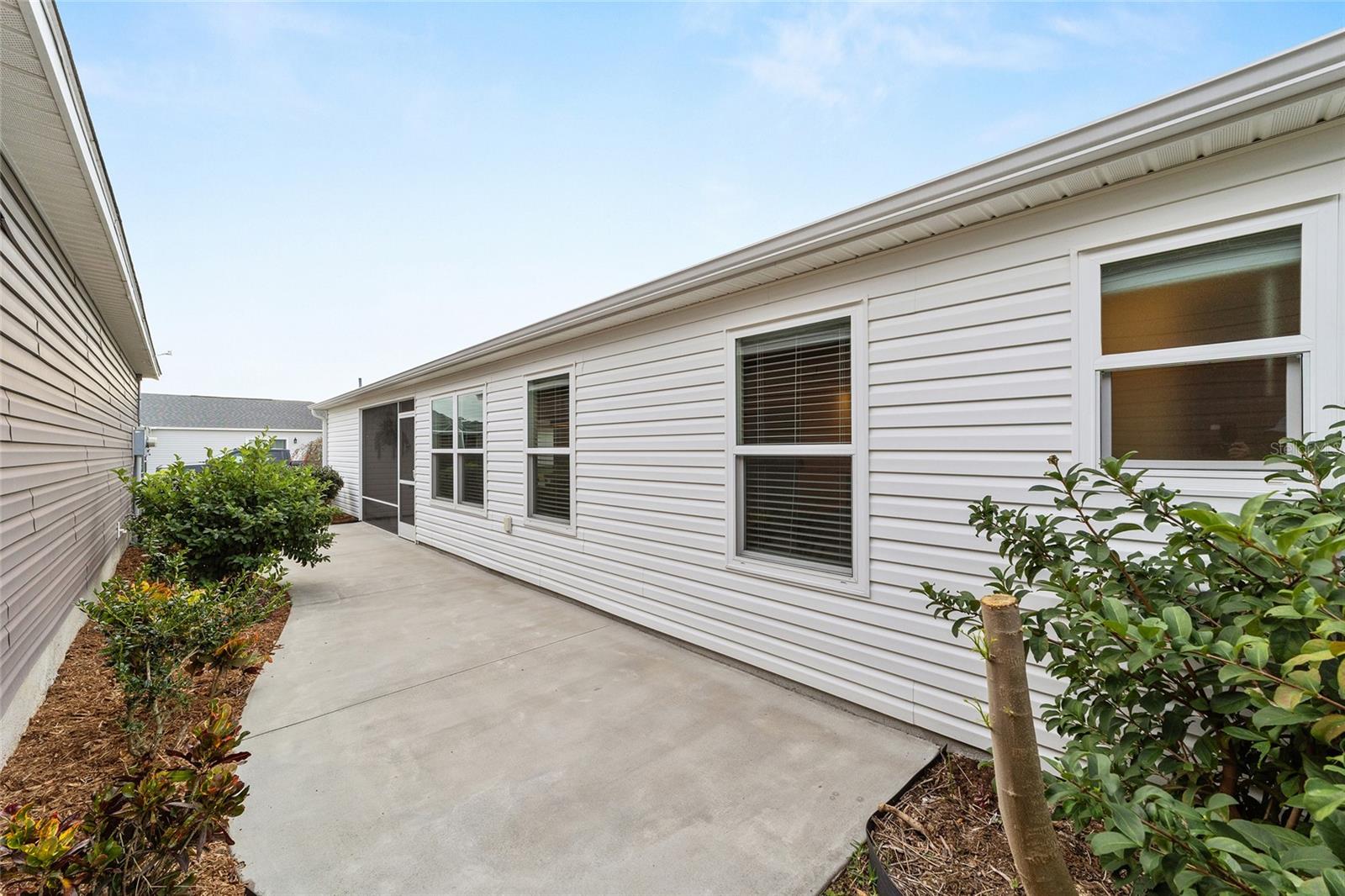 Image 29 of 32 For 972 Greg Terrace