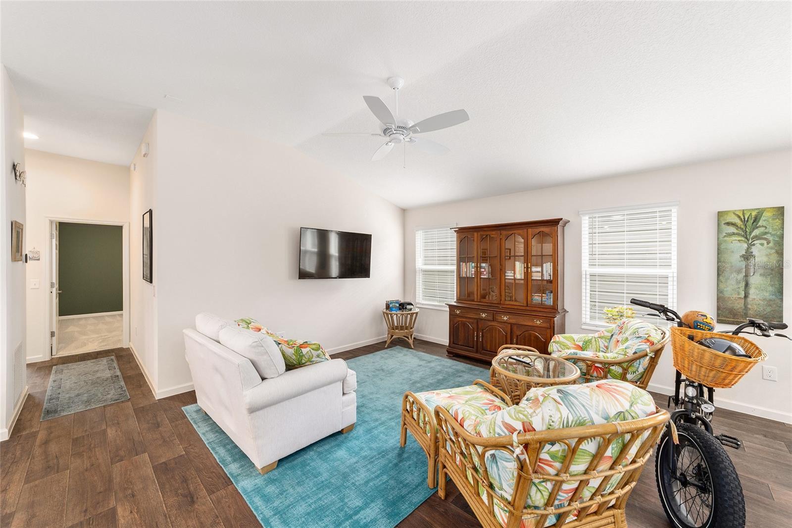 Image 8 of 32 For 972 Greg Terrace