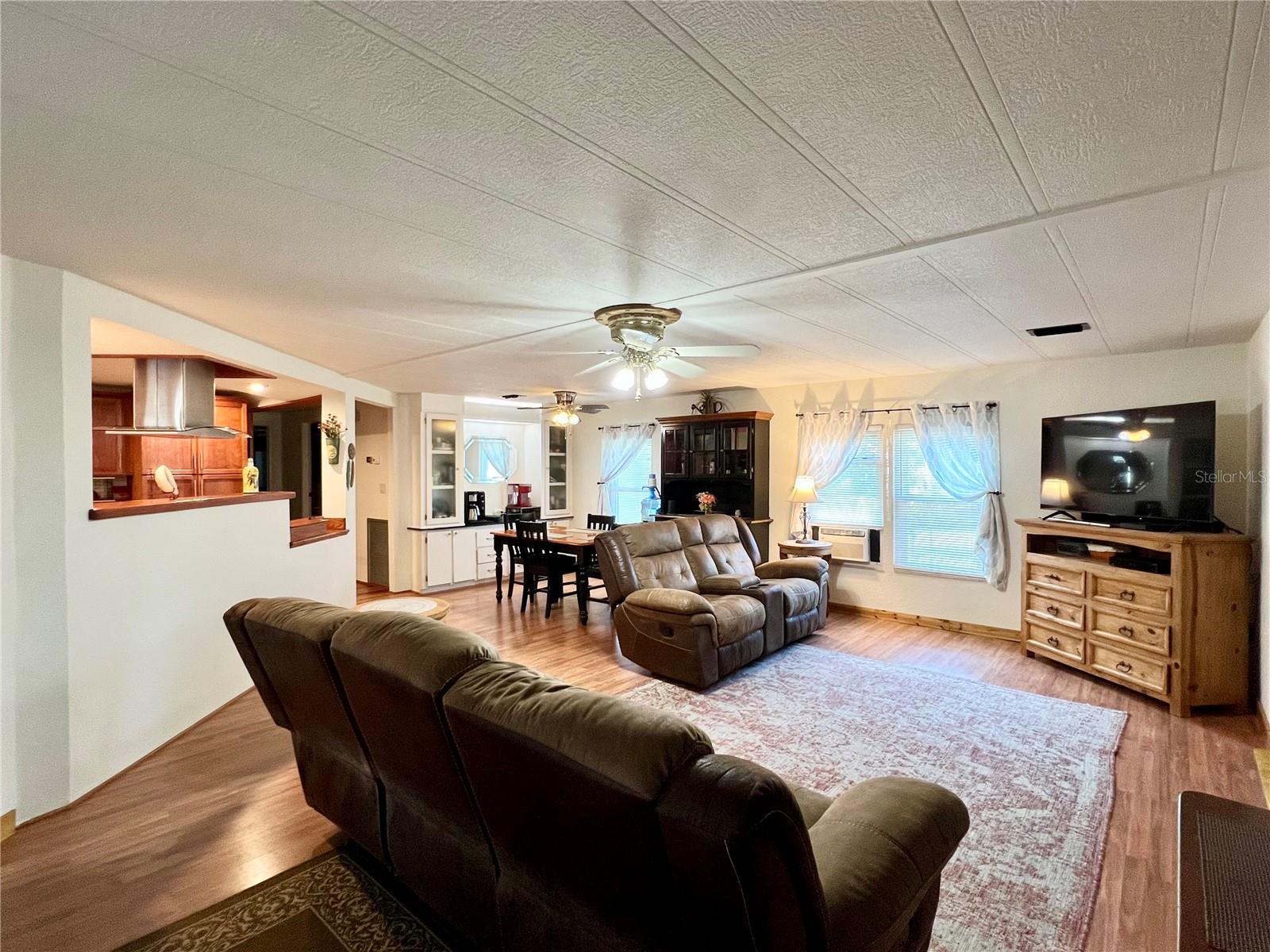 Image 4 of 57 For 2 Bobwhite Road