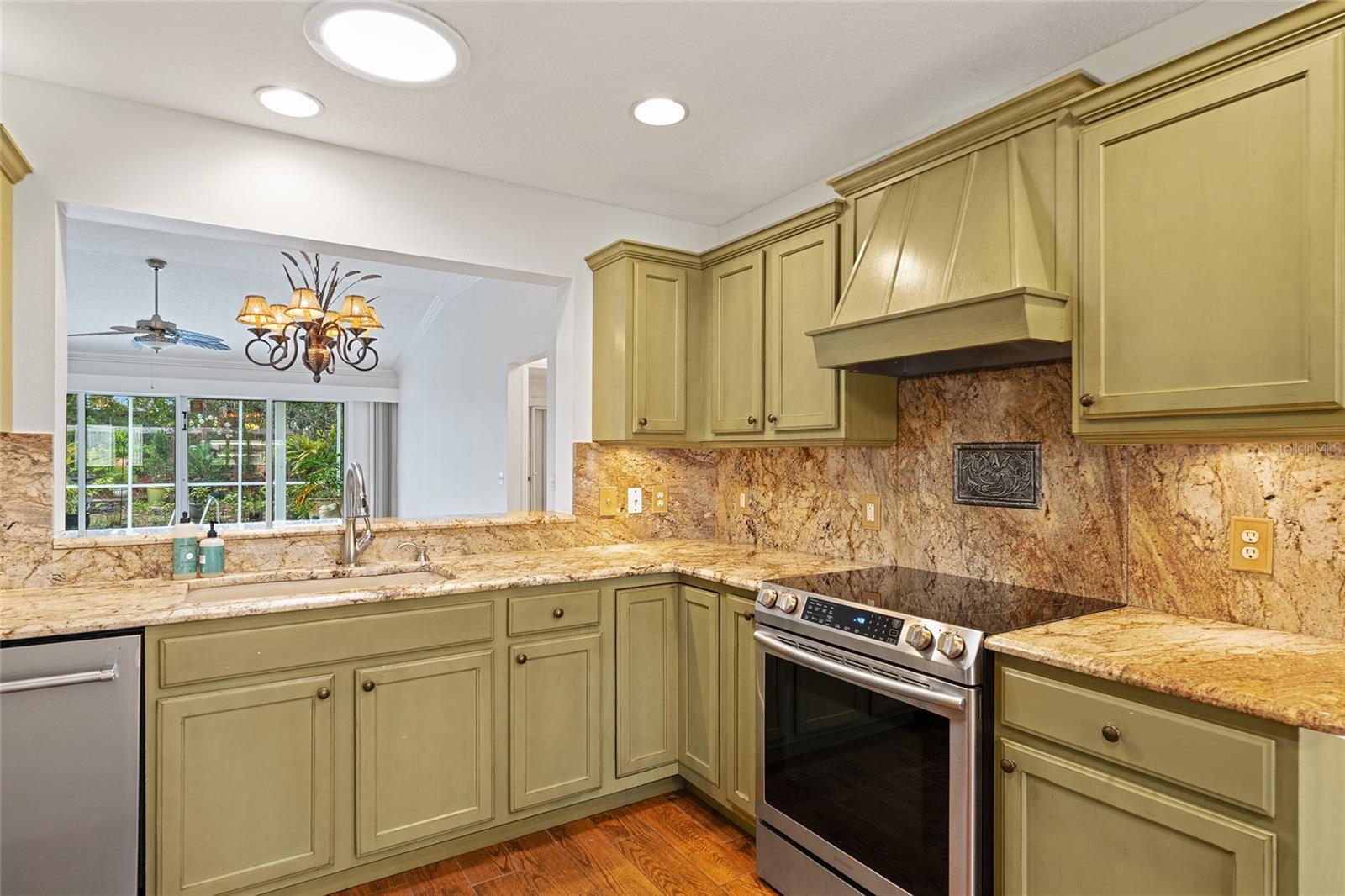 Image 17 of 39 For 1110 Salido Avenue