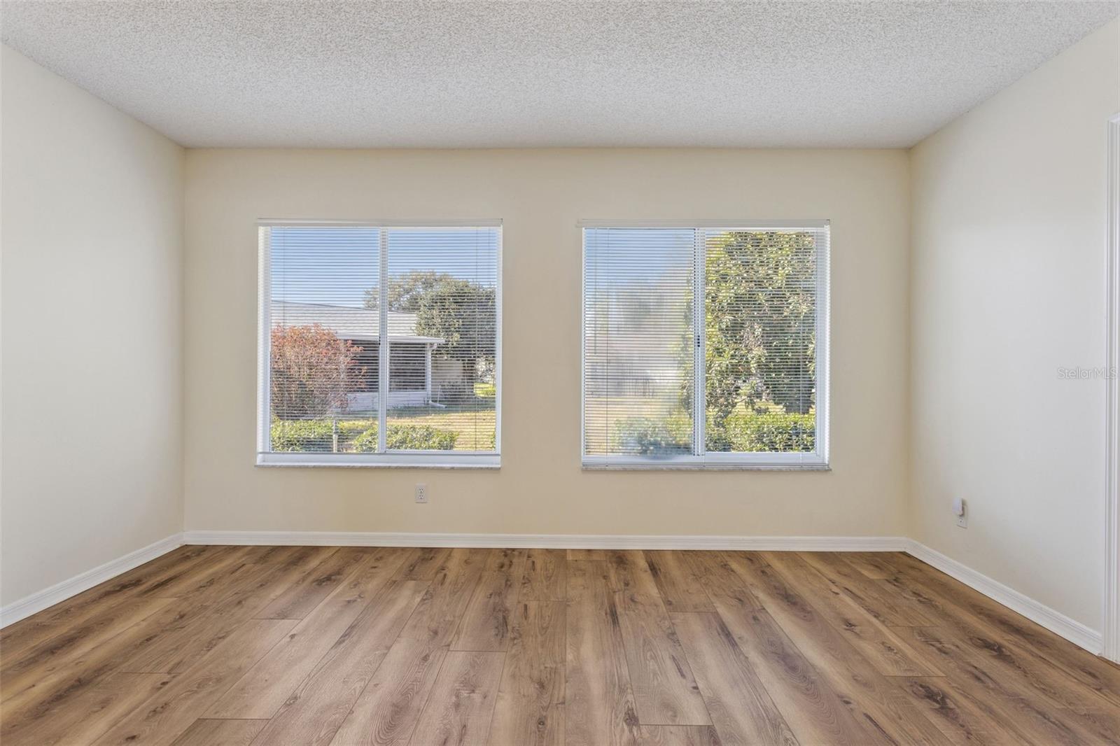 Image 10 of 34 For 17960 108th Court