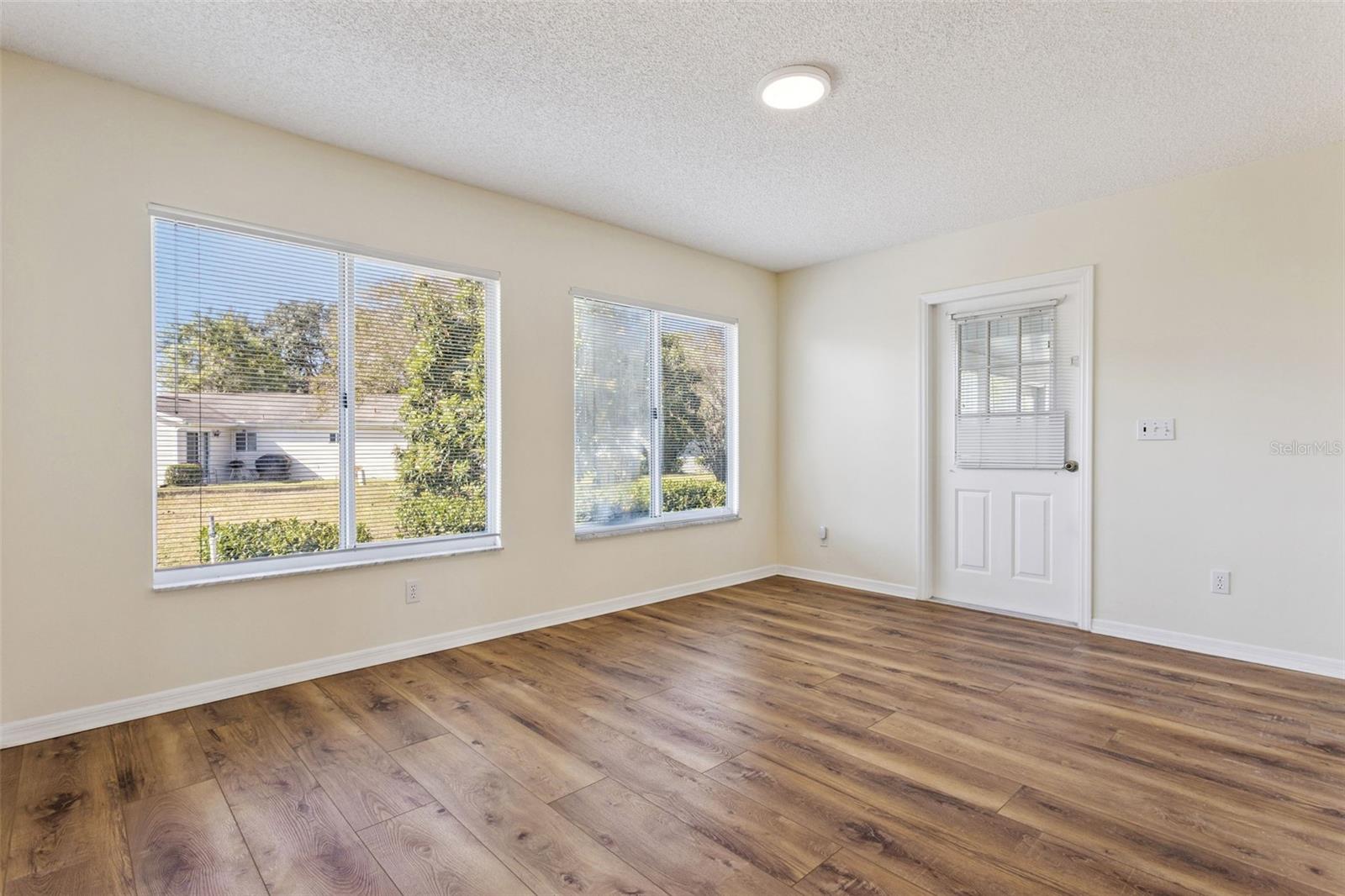 Image 12 of 34 For 17960 108th Court