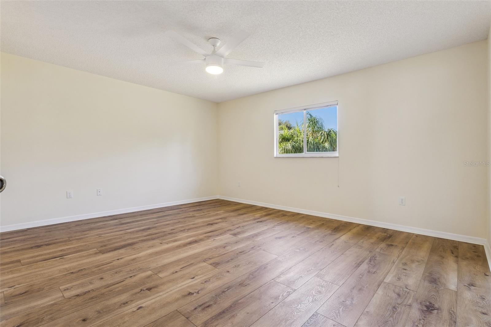 Image 16 of 34 For 17960 108th Court