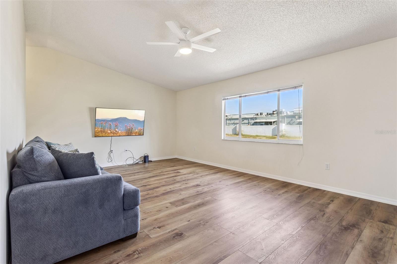 Image 8 of 34 For 17960 108th Court