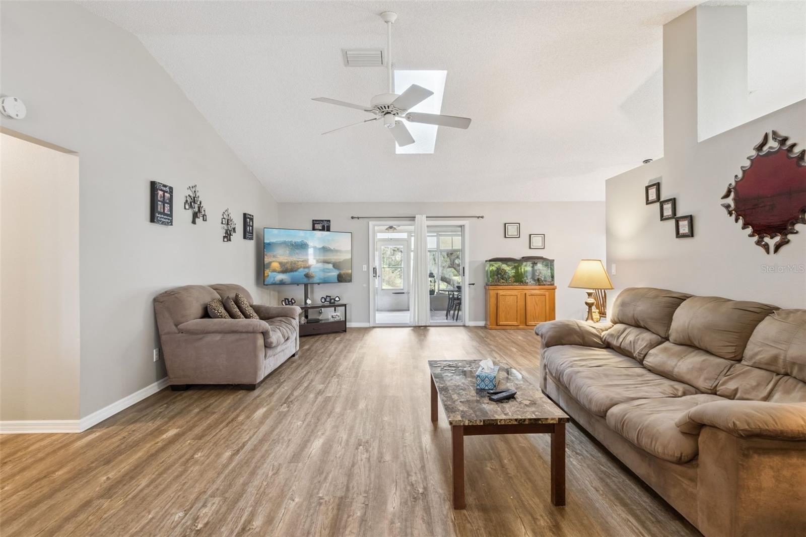 Image 10 of 73 For 26320 Evert Street