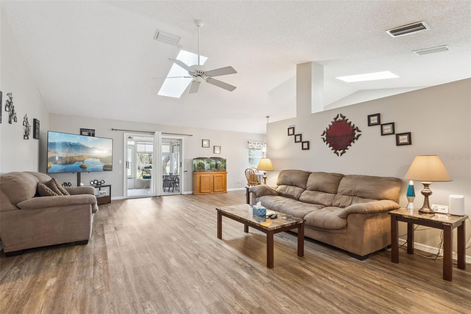 Image 8 of 73 For 26320 Evert Street