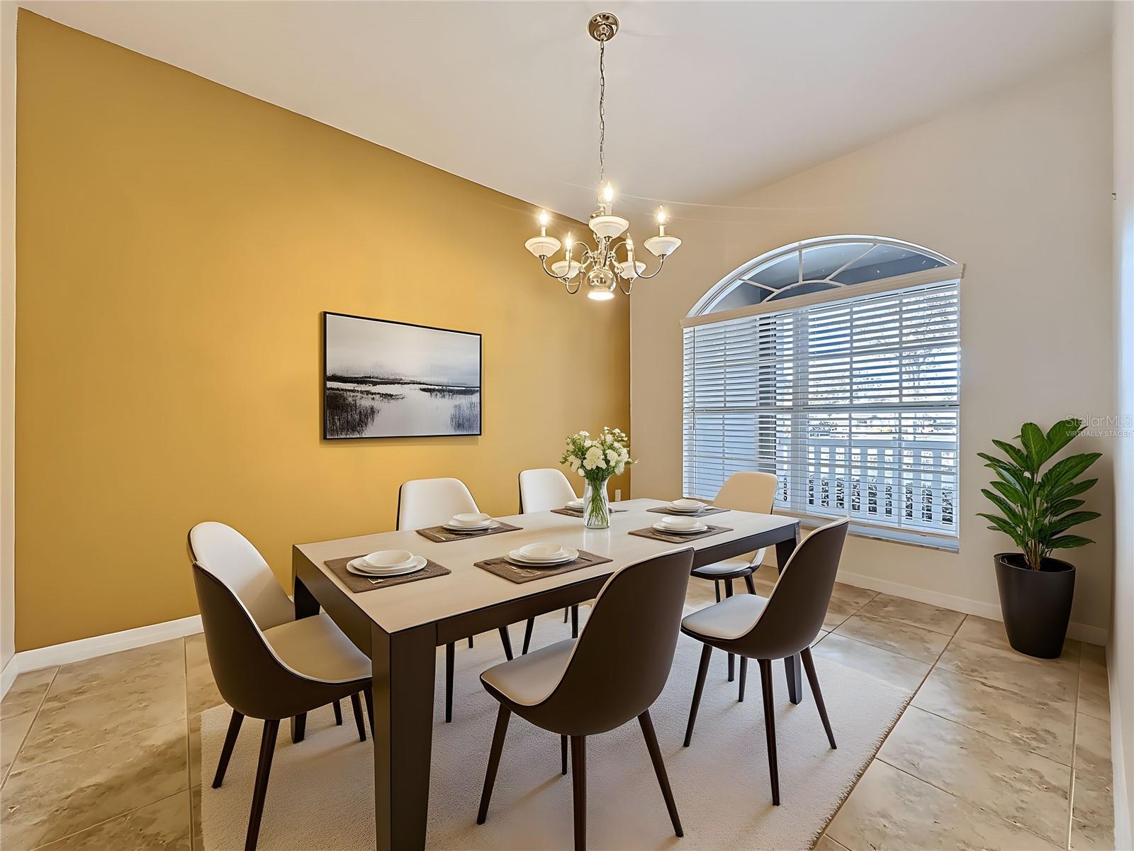 Image 14 of 82 For 2535 New Castle Court