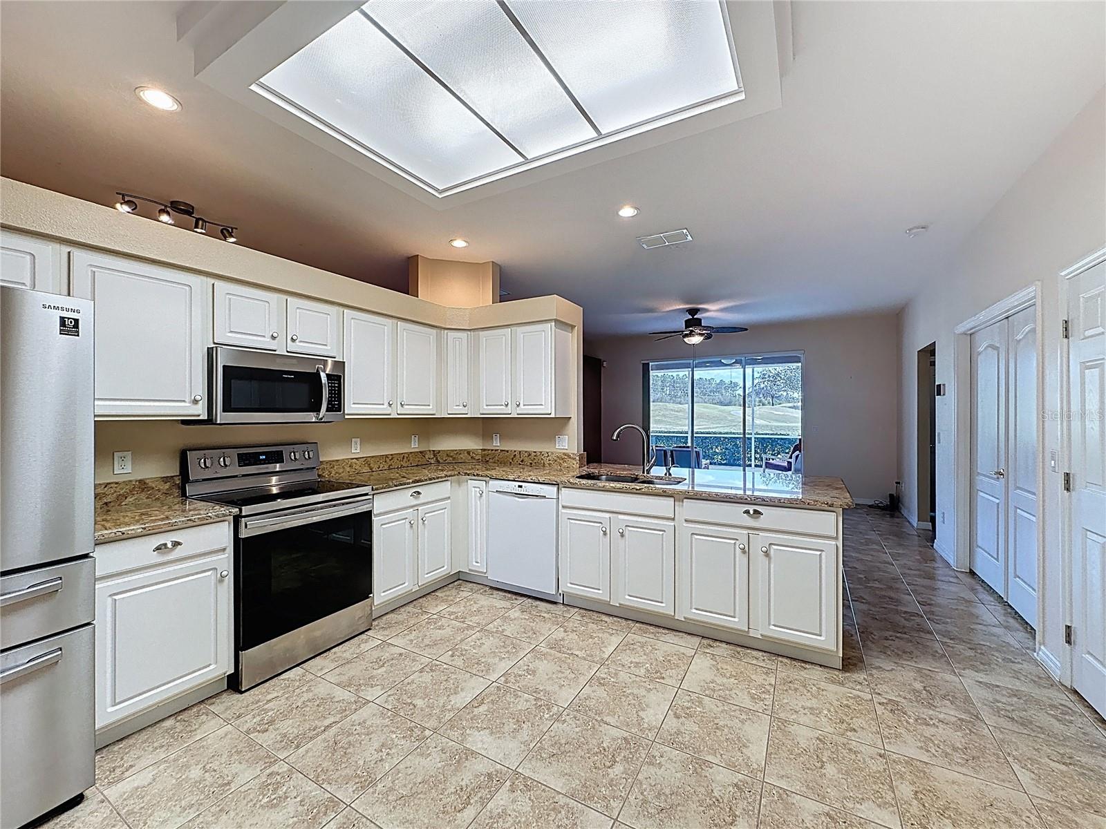 Image 17 of 82 For 2535 New Castle Court