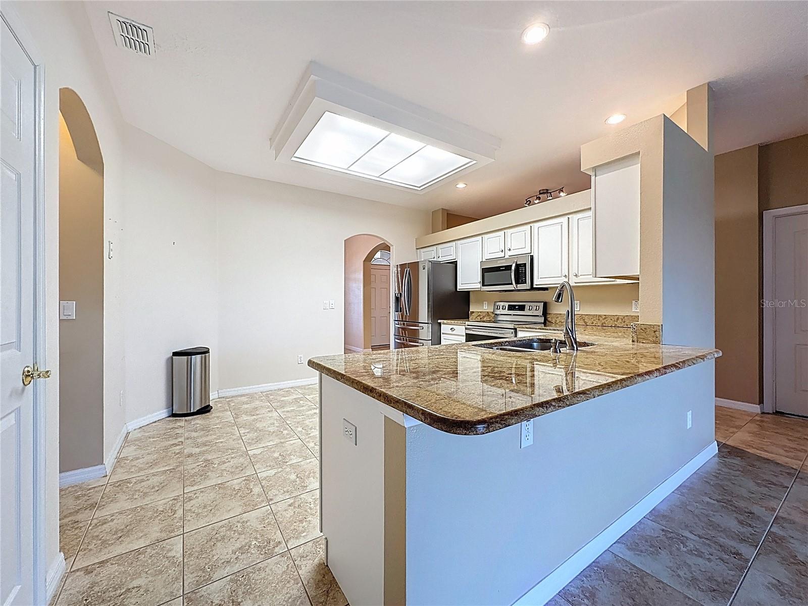 Image 18 of 82 For 2535 New Castle Court