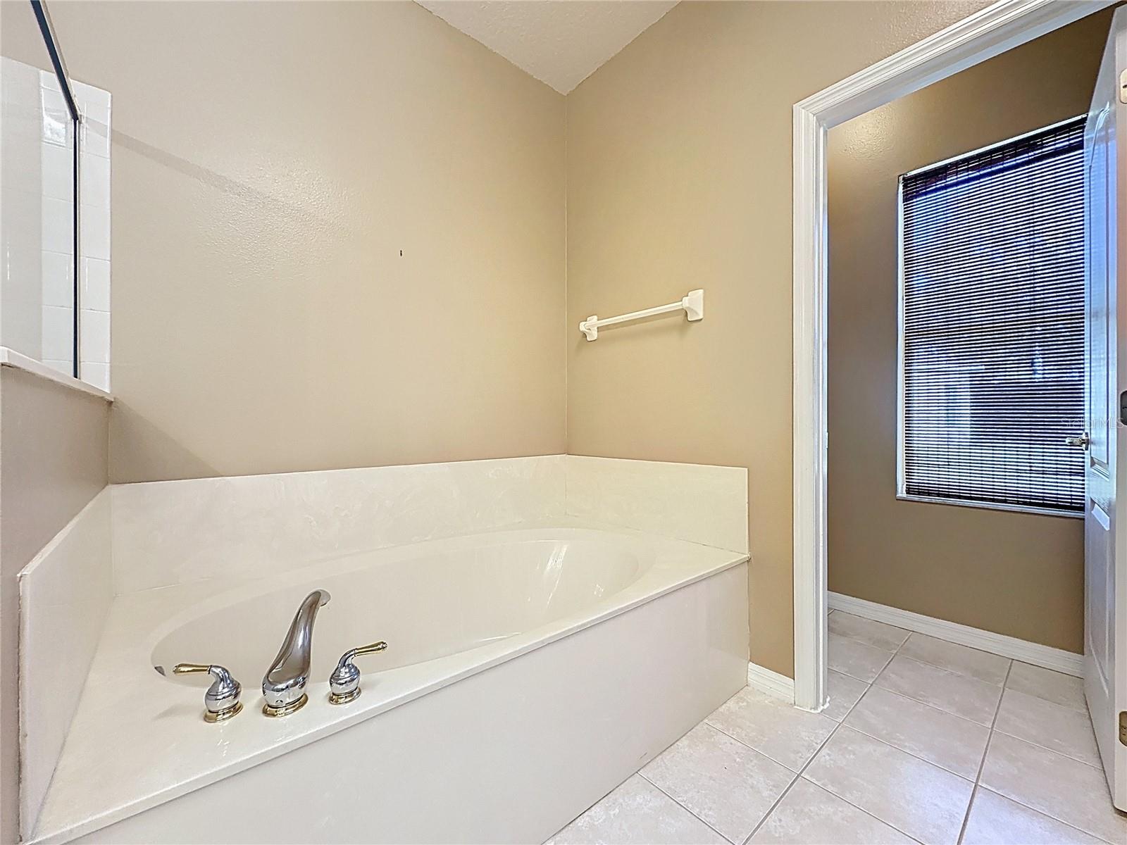 Image 29 of 82 For 2535 New Castle Court