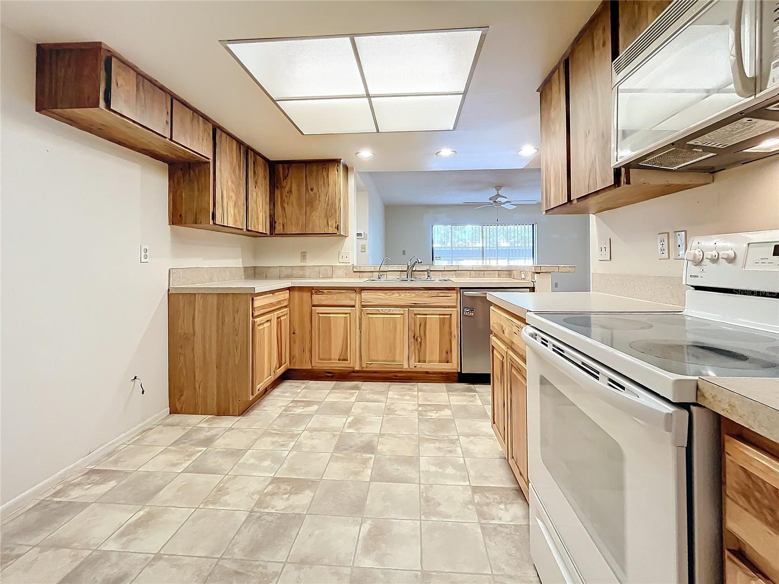 Image 13 of 45 For 2587 Countryside Boulevard 6111