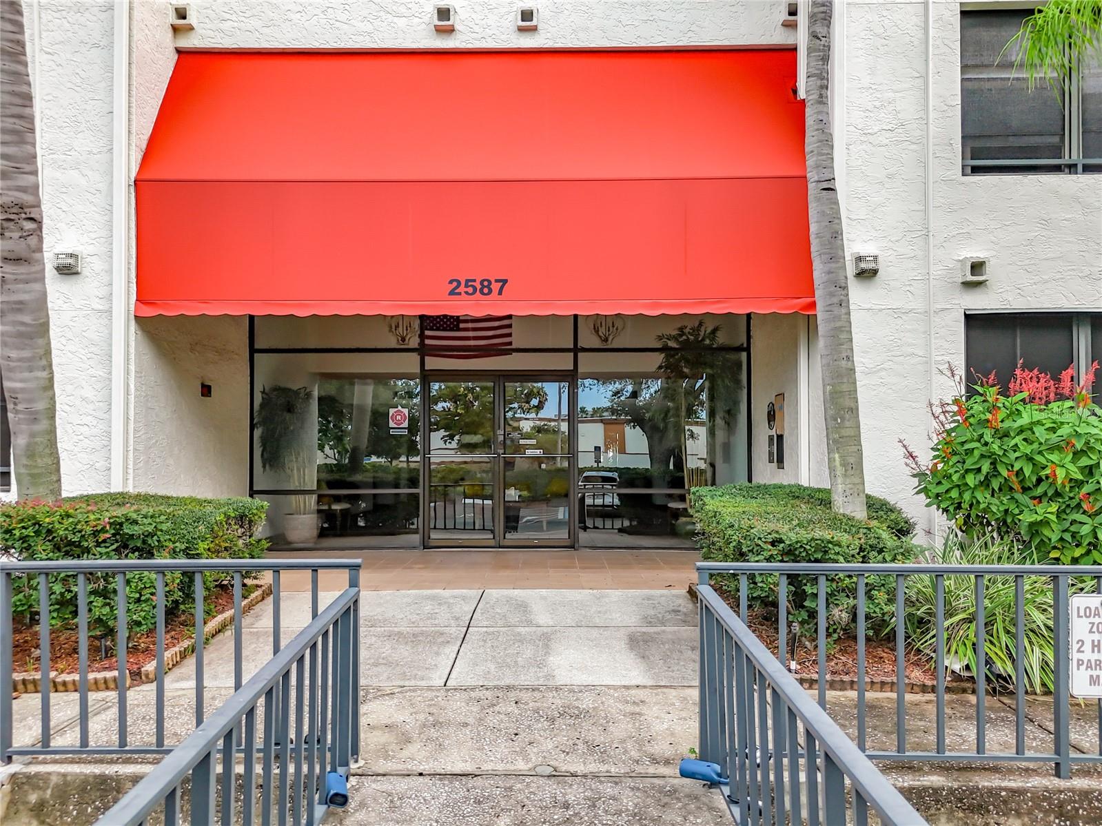 Image 3 of 45 For 2587 Countryside Boulevard 6111