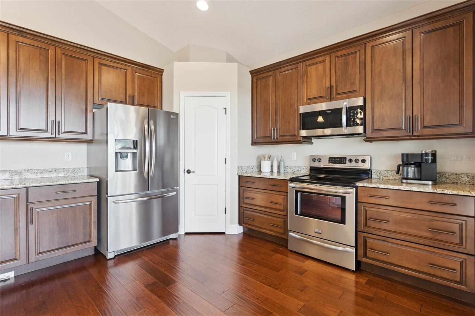 Image 10 of 47 For 9807 Royal Vista Avenue