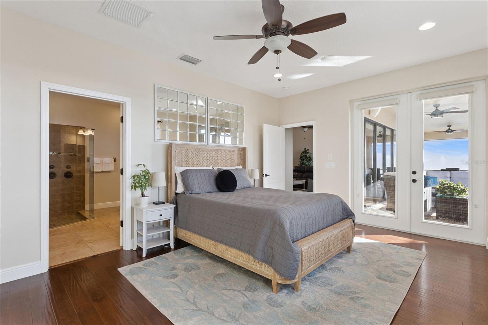 Image 13 of 47 For 9807 Royal Vista Avenue