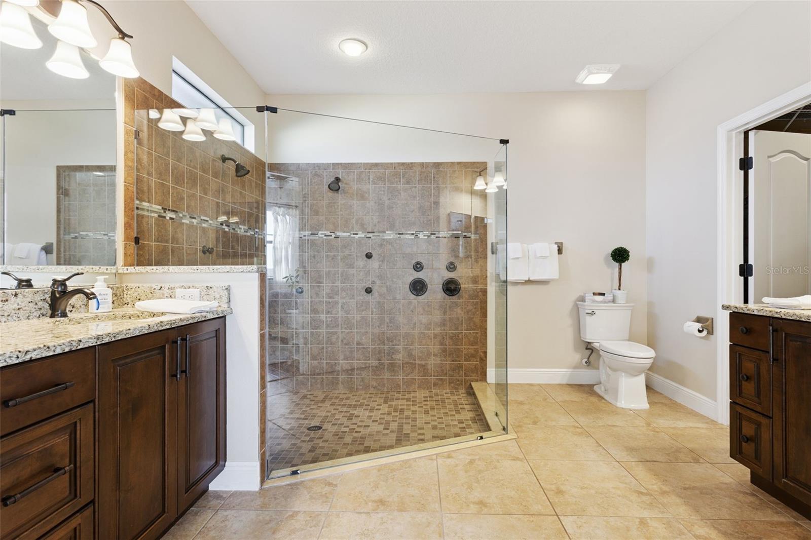 Image 18 of 47 For 9807 Royal Vista Avenue