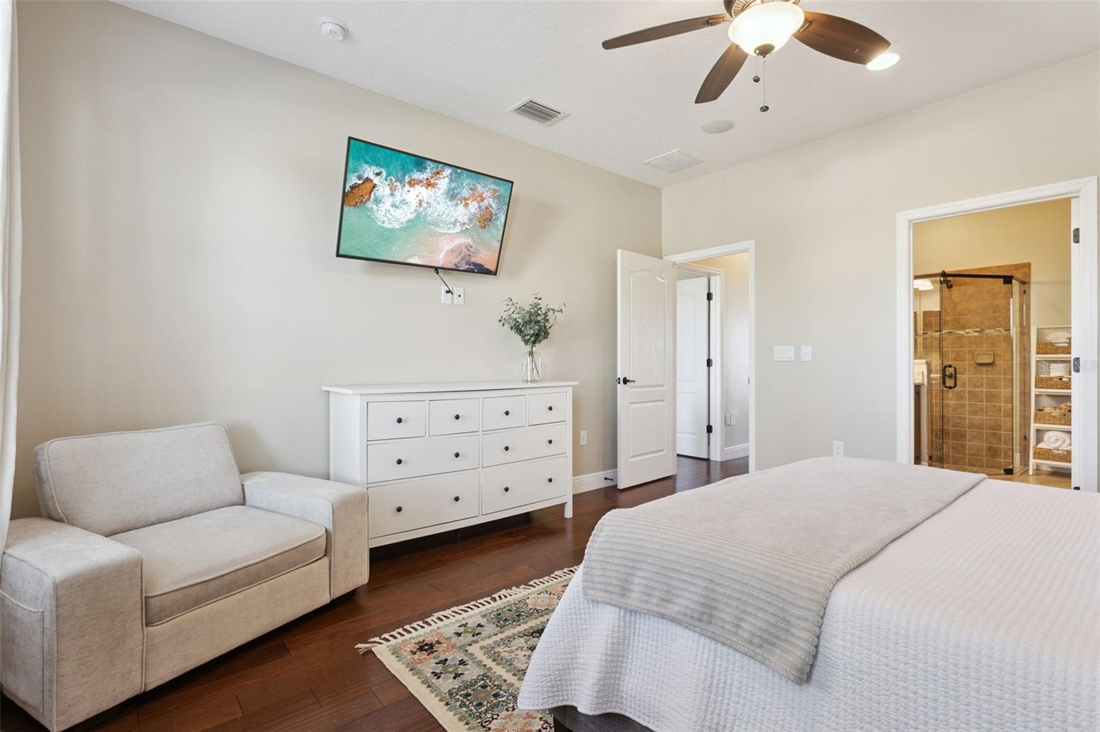 Image 20 of 47 For 9807 Royal Vista Avenue