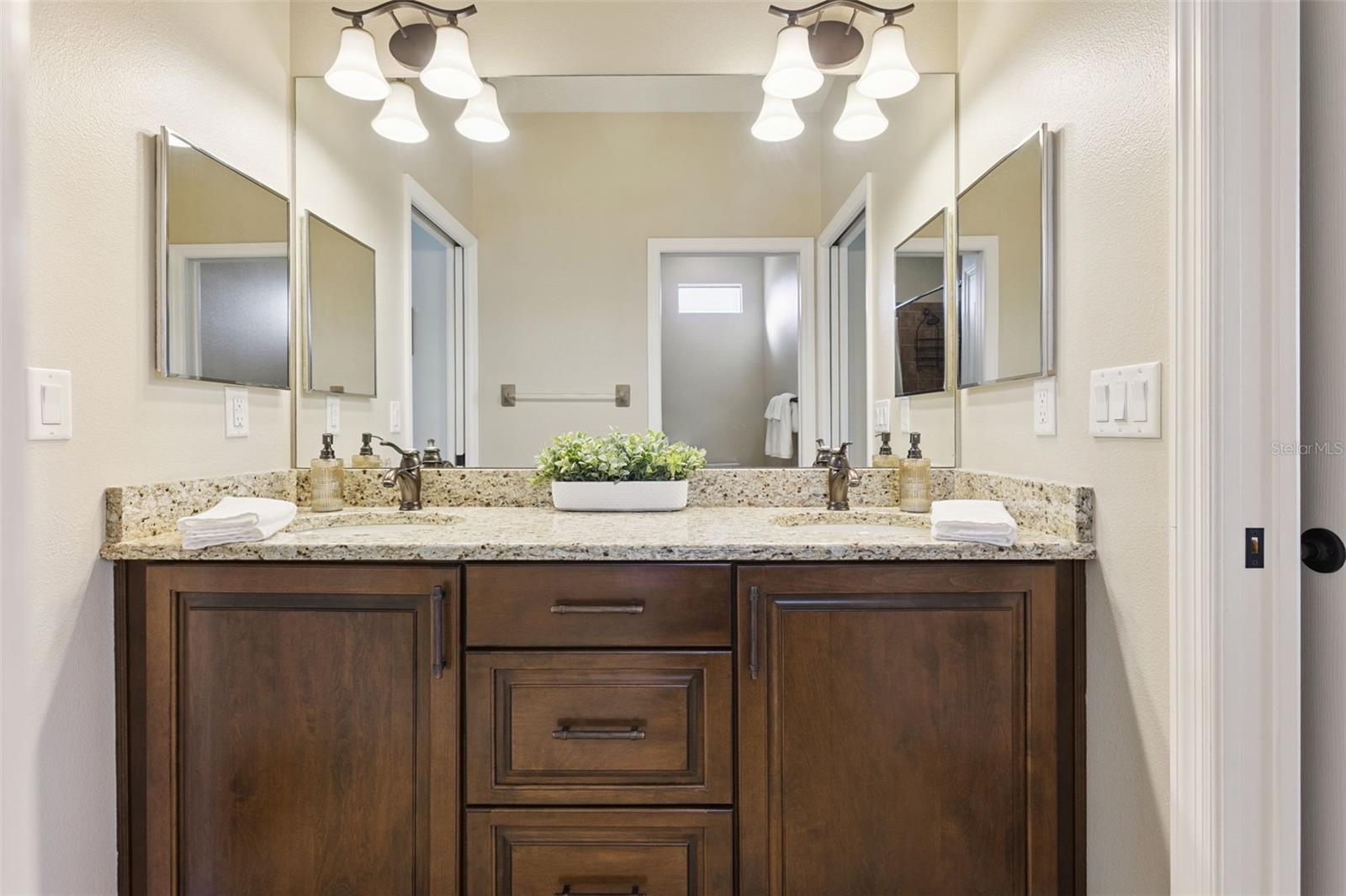 Image 25 of 47 For 9807 Royal Vista Avenue