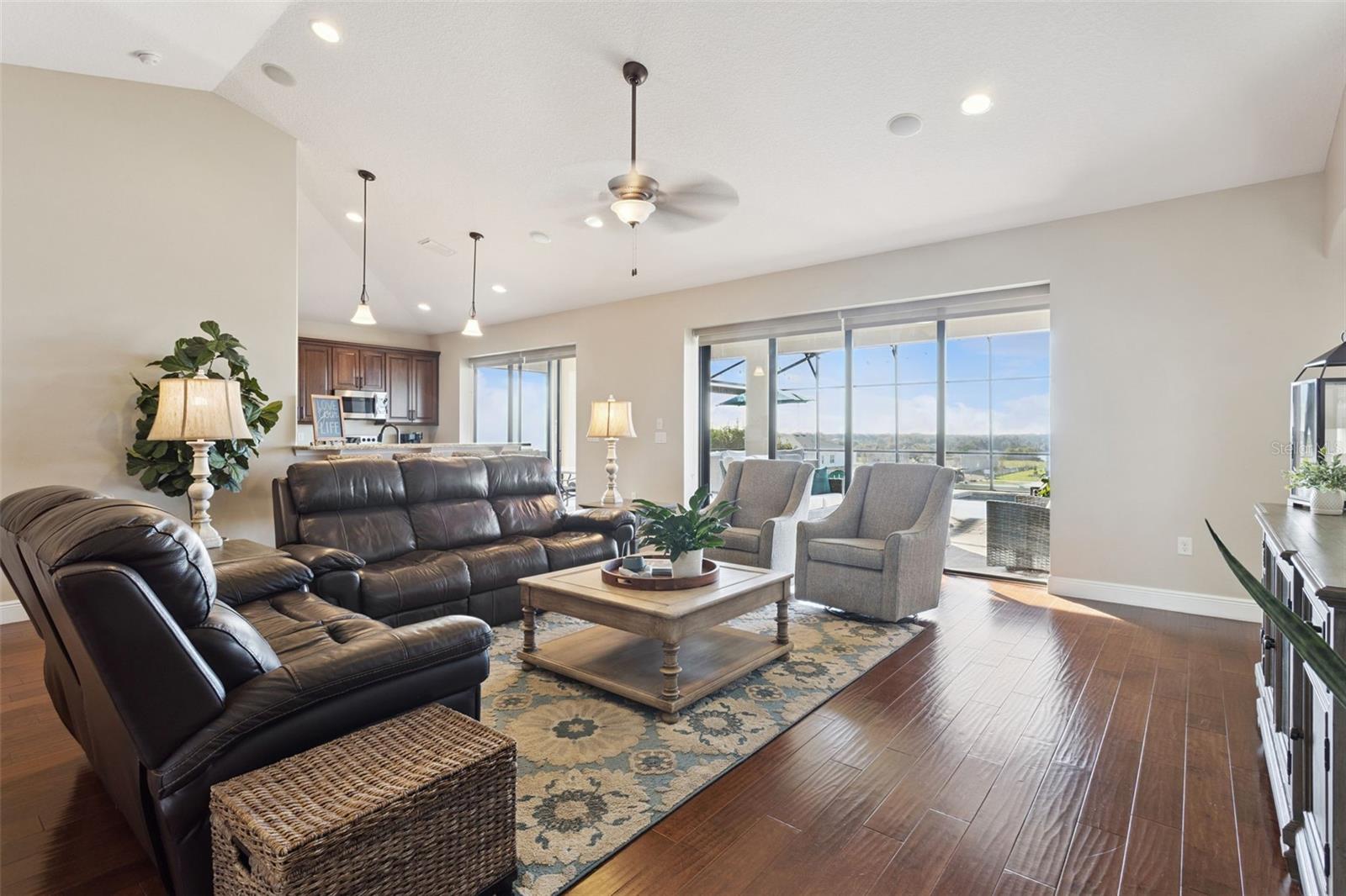 Image 5 of 47 For 9807 Royal Vista Avenue