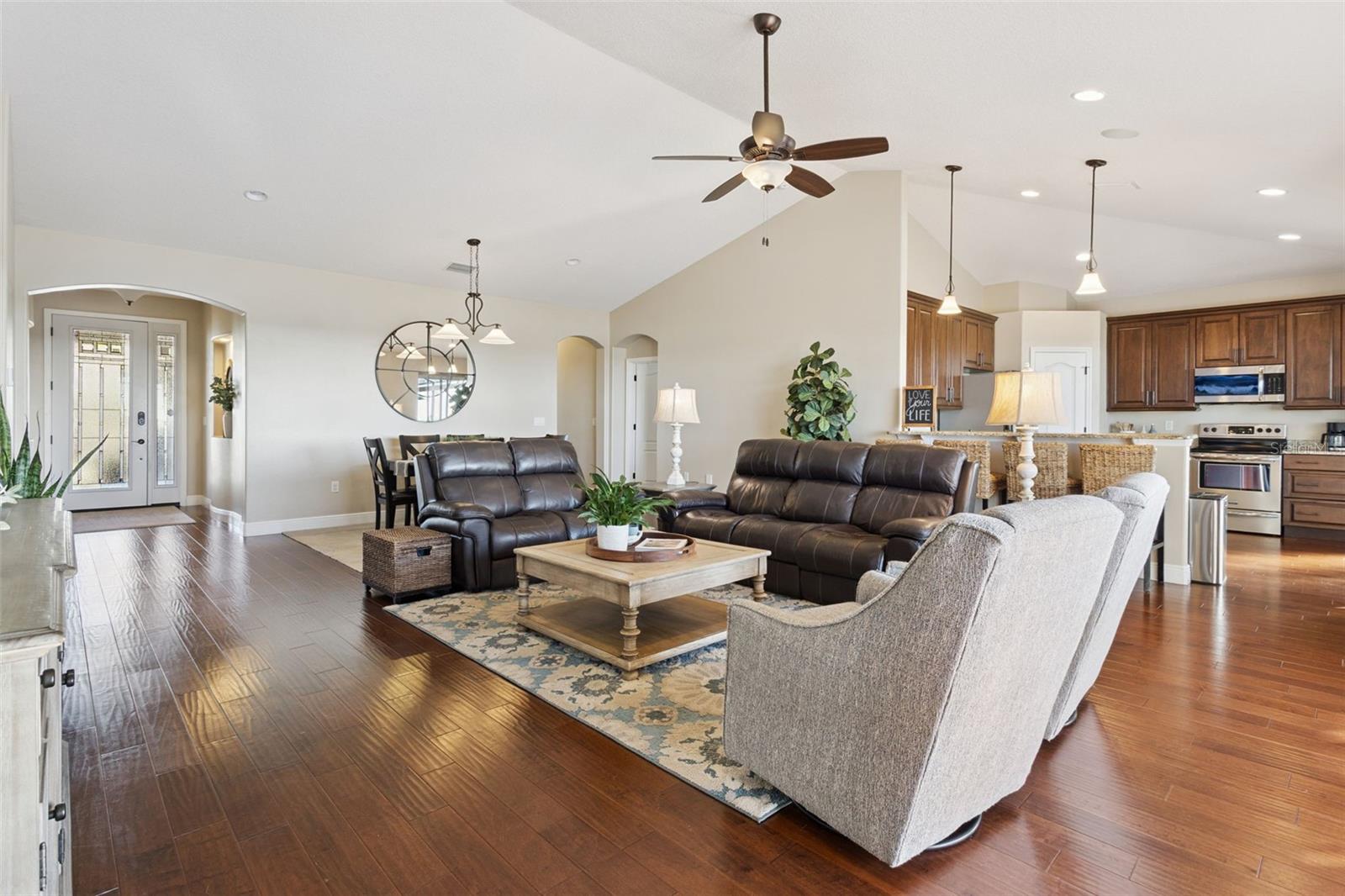 Image 8 of 47 For 9807 Royal Vista Avenue